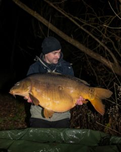 Pêches hivernales en gravière